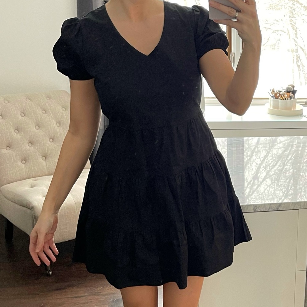 Like New! 97% Cotton Black Dress with Short Sleeves that Ties on the Back size L